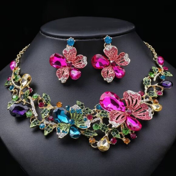 Aratta Silent Journey Jewelry - ARATTA SILENT JOURNEY JEWEL NECKLACE AND EARRING SET